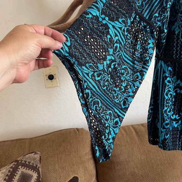 Gorgeous Off the Shoulder Top - Picture 3 of 5